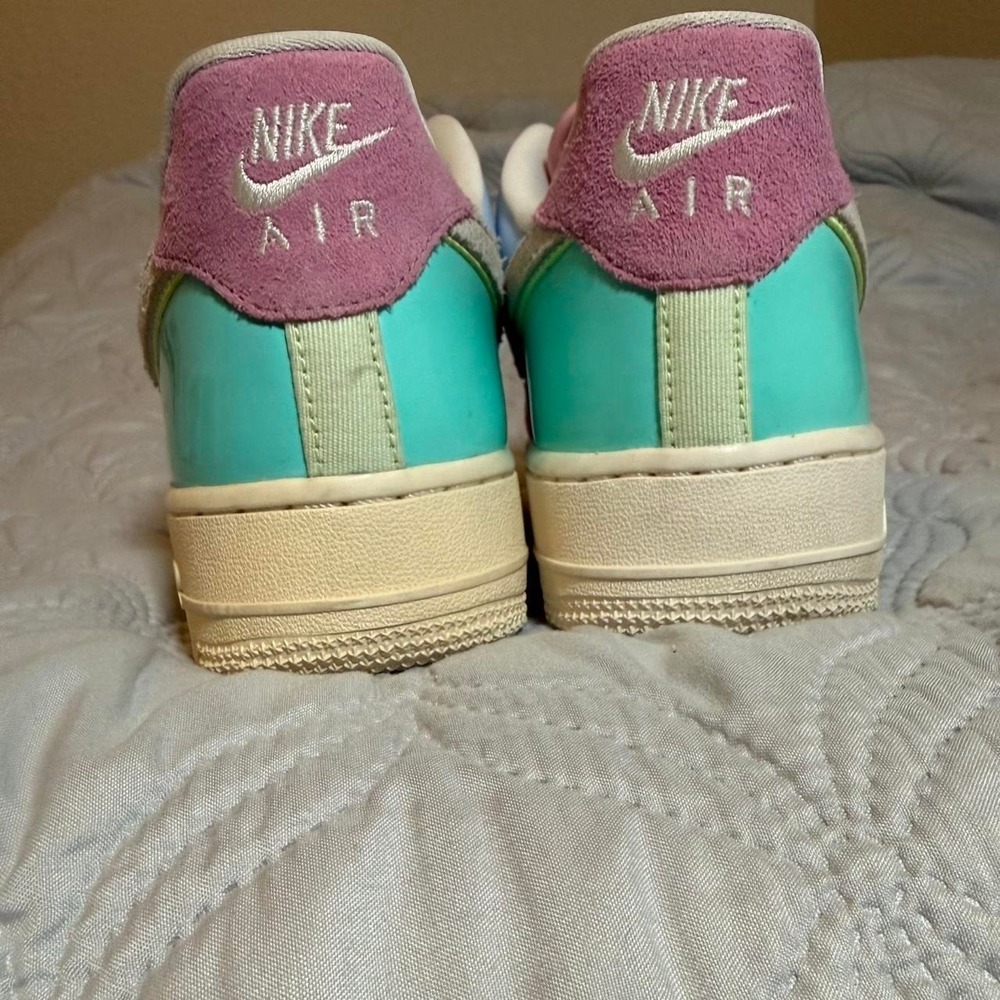 Rare Nike Air Force 1 '07 QS Easter Pastel Sneakers Size 7.5 - Picture 4 of 8